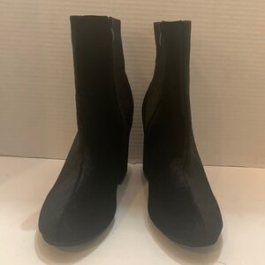 SOHO Girls Black Velvet Floral Embossed Chunky Heel Ankle Boot Size - 8.5